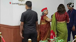 Jaya Bachchan, Priyanka Gandhi cast votes for Vice Presidential Polls