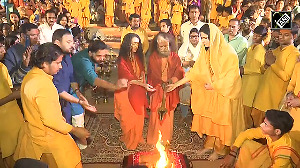 Katrina Kaif performs aarti, enjoys bhajan at Maha Kumbh