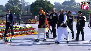 R-Day: PM pays homage to Amar Jawans at National War Memorial