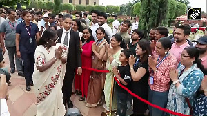 President Murmu greets teachers at Rashtrapati Bhavan