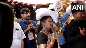 President Murmu offers prayers at Sabarimala Temple