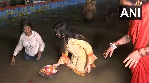 Mamta Kulkarni performs 'Pind Daan' at Sangam Ghat