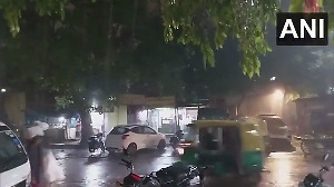Massive dust storm, rain lash Delhi-NCR