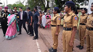 President Murmu delights Varkala students with surprise stop on way to Sivagiri Mutt