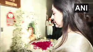 Hema Malini, Esha Deol Attend Dharmendra's Prayer Meet in Delhi