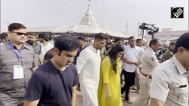Indian Cricket team visits Jagannath Temple in Puri