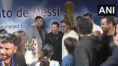 Shah Rukh Khan and AbRam meet Lionel Messi 